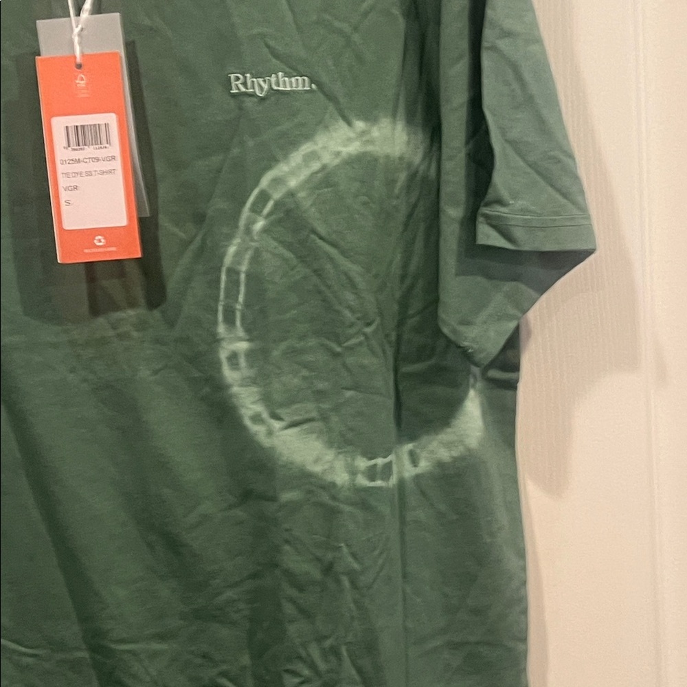NWT-Rhythm. Green and White Tie-Dye Men's Tee - Picture 6 of 10